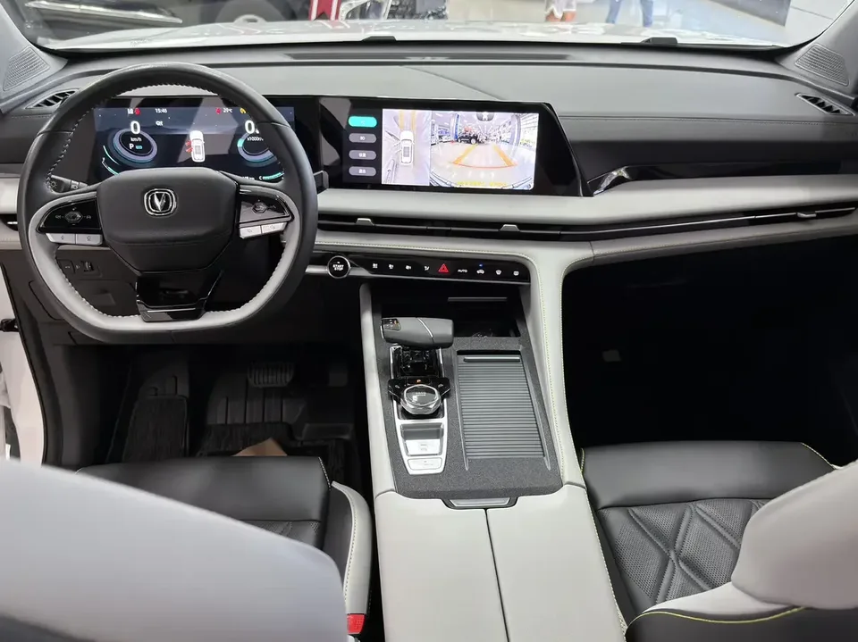 Changan CS75PLUS Changan CS75 PLUS 2023 The third generation 1.5T automatic luxury model 2023 — thumbnail 3