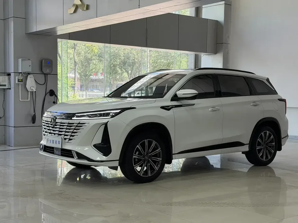 Changan CS75PLUS Changan CS75 PLUS 2023 The third generation 1.5T automatic luxury model 2023 — photo 1, buy with delivery to Moscow