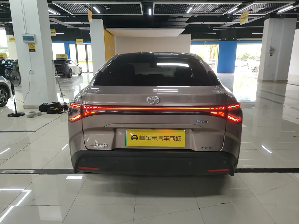 Toyota bZ3 Toyota bZ3 2023 Long battery life Premium 2023 — thumbnail 2