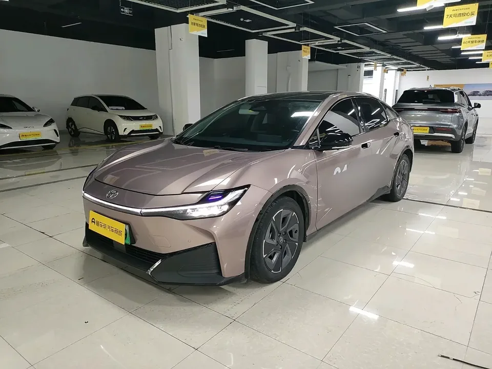 Toyota bZ3 Toyota bZ3 2023 Long battery life Premium 2023 — photo 1, buy with delivery to Moscow
