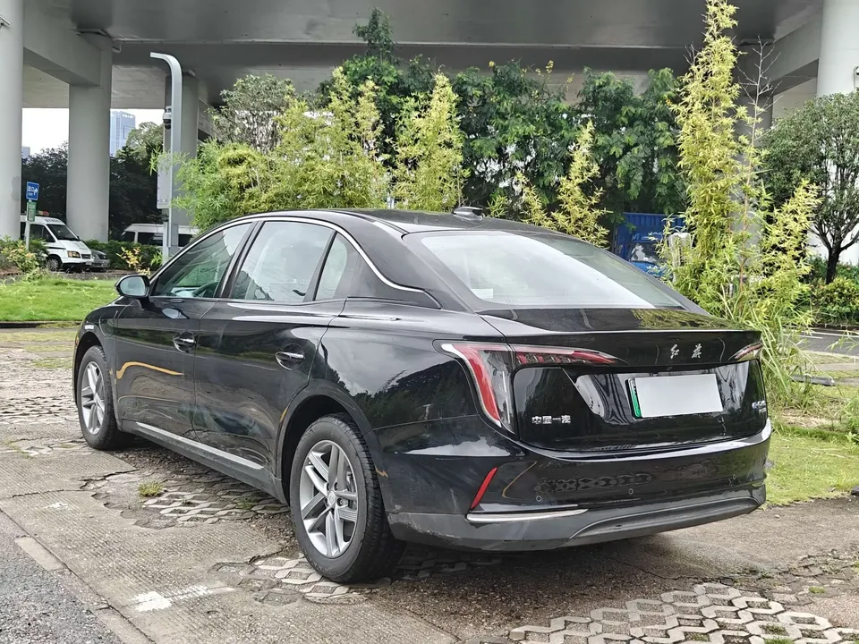 Hongqi E-QM5 Hongqi E-QM5 2025 610KM PLUS version 2026 — thumbnail 2
