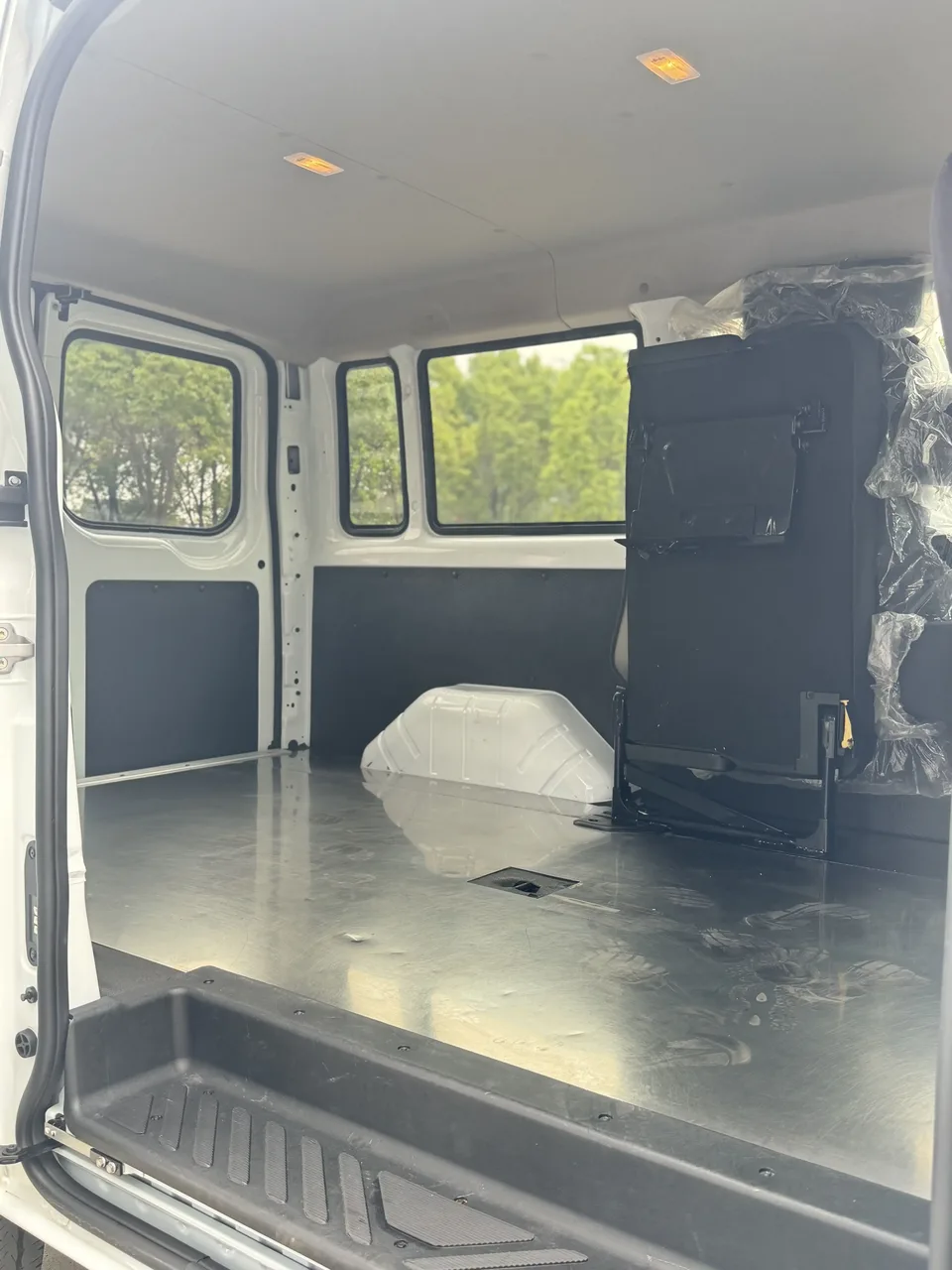 Jiangling Fushun Fushun 2024 2.0T manual diesel short-axle low-top commercial multi-purpose passenger car 5 seats 2025 — thumbnail 3