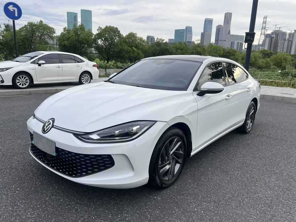 Volkswagen Lamando Lingdu 2025 Lingdu L 280TSI DSG Hot Edition 2025 — photo 1, buy with delivery to Moscow