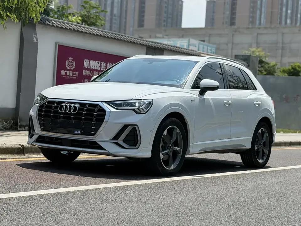 Audi Q3 Audi Q3 2022 35 TFSI Stylish Dynamic 2022 — photo 1, buy with delivery to Moscow