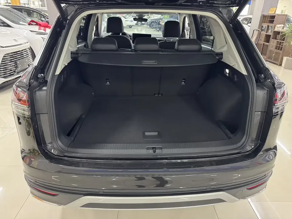 Volkswagen Tayron Tanyue 2023 280TSI 2WD Luxury Plus Advanced Edition 2023 — thumbnail 4