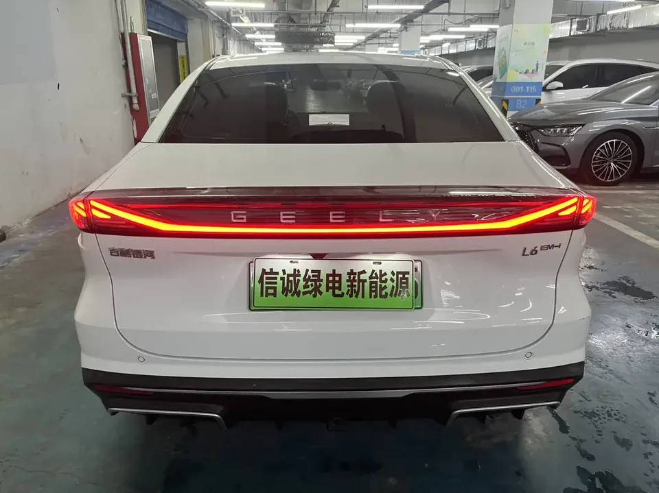 Geely Galaxy L6 Galaxy L6 2025 1.5 EM-i DHT 140KM Long-distance Version 2025 — thumbnail 2