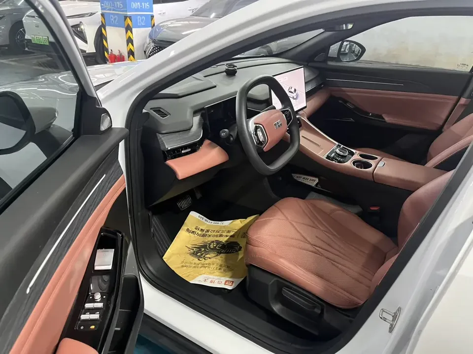 Geely Galaxy L6 Galaxy L6 2025 1.5 EM-i DHT 140KM Long-distance Version 2025 — thumbnail 3