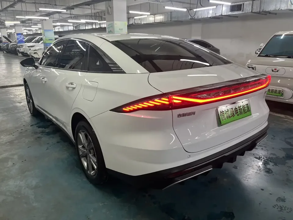 Geely Galaxy L6 Galaxy L6 2025 1.5 EM-i DHT 140KM Long-distance Version 2025 — thumbnail 4