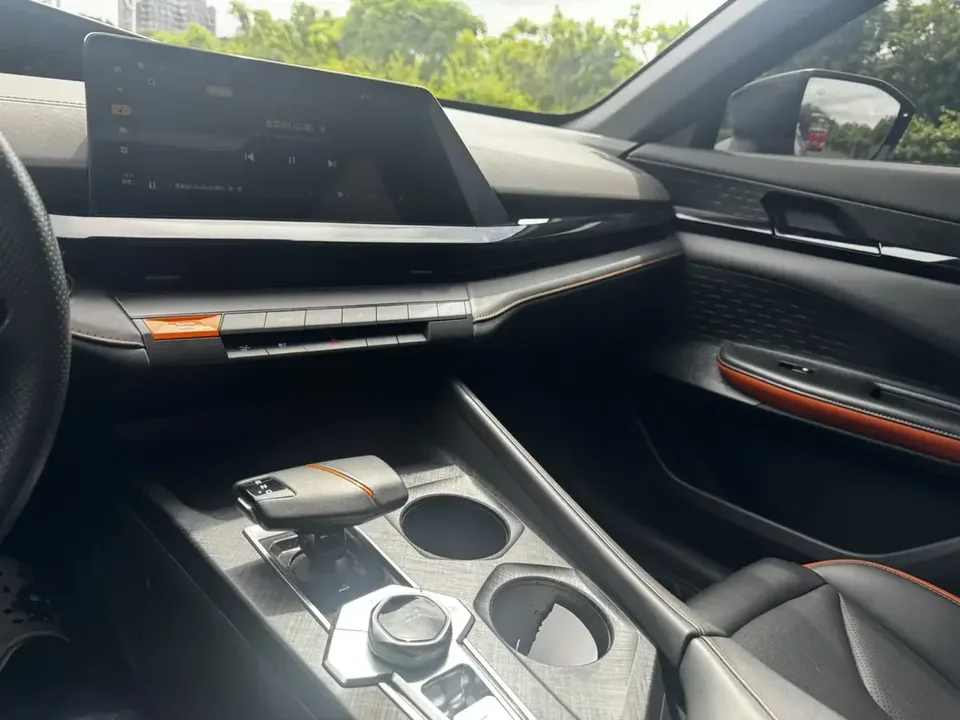 Changan UNI-V Changan UNI-V 2023 1.5T Premium 2024 — thumbnail 4