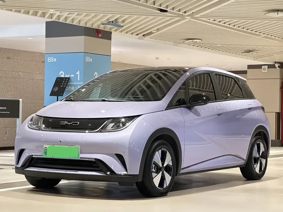 BYD Dolphin dolphin 2023 Fashion version 2023 — фото 1, купить с доставкой в Москву