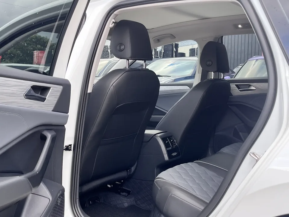 Volkswagen Sagitar Sagitar 2025 Modification 2: 300TSI DSG Beyond Edition 2025 — thumbnail 3