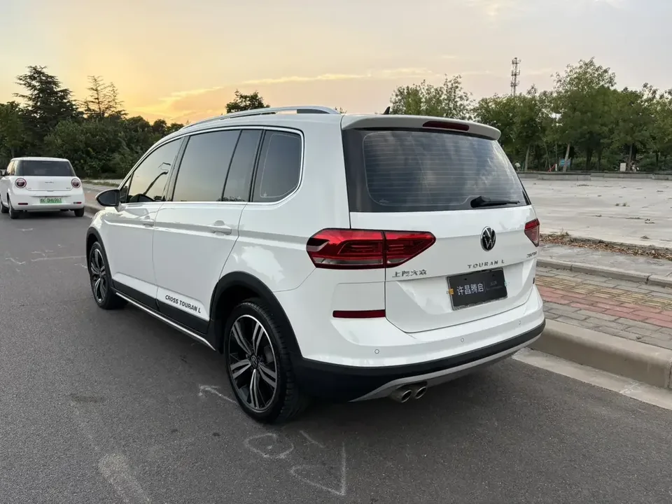 Volkswagen Touran L Touran L 2021 280TSI DSG 7-seater 2022 — thumbnail 2