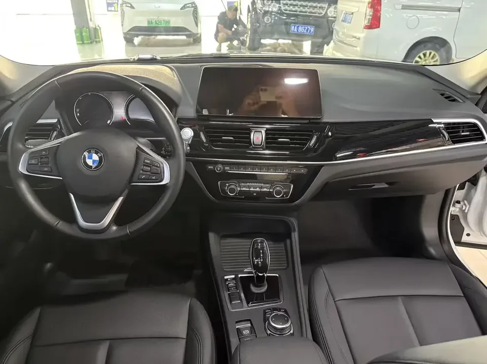 BMW 1 Series BMW 1 Series 2021 120i M Sport 2022 — thumbnail 3