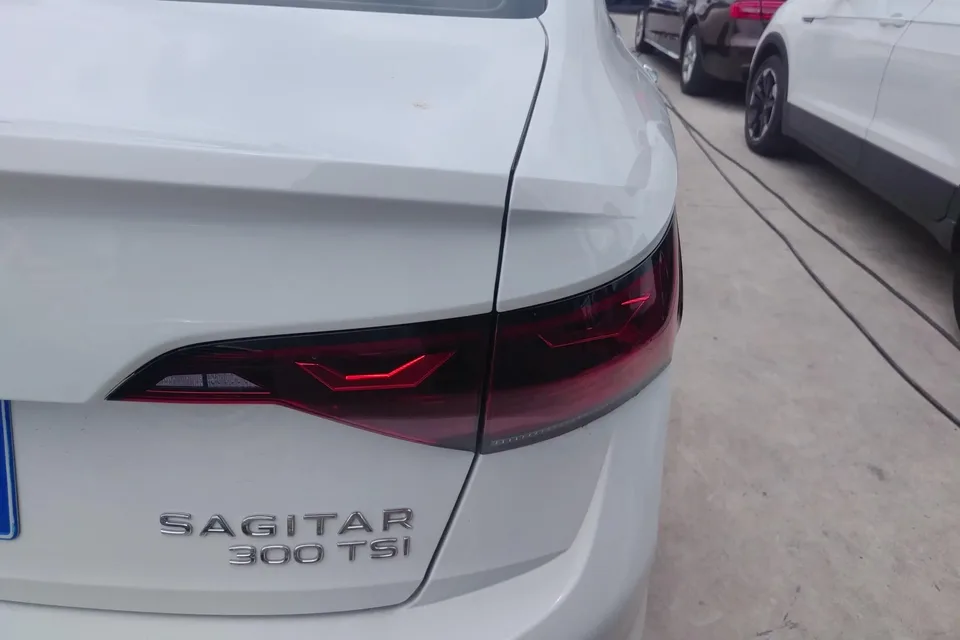Volkswagen Sagitar Sagitar 2025 300TSI DSG Beyond Edition 2025 — thumbnail 2