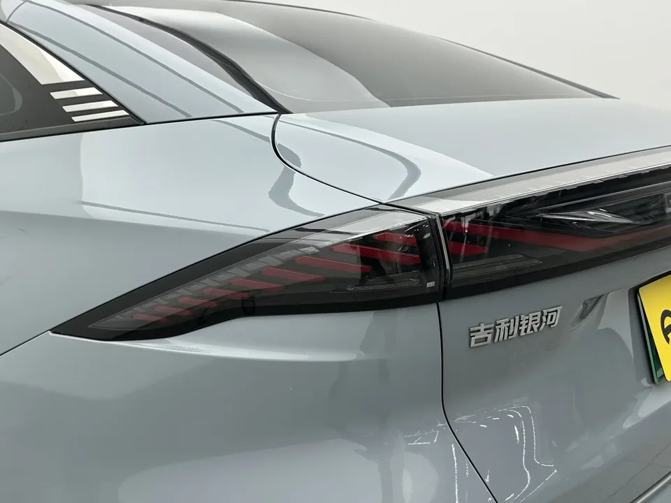 Geely Galaxy L6 Galaxy L6 2023 1.5T DHT 125km PLUS 2024 — thumbnail 4