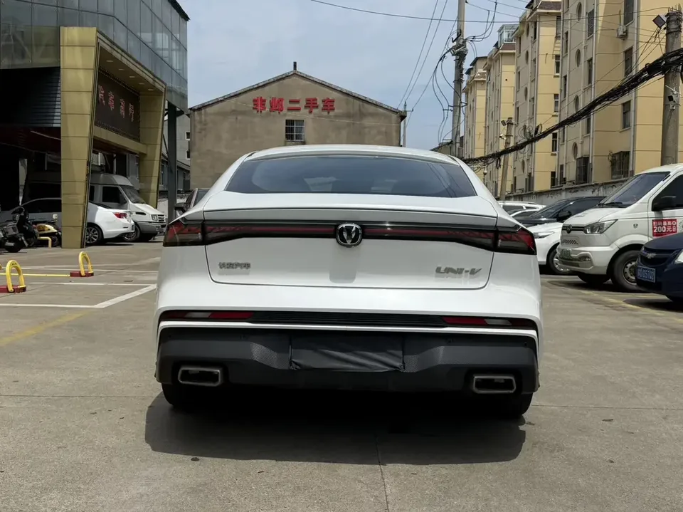 Changan UNI-V Changan UNI-V 2024 1.5T Premium 2024 — thumbnail 2