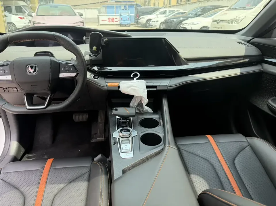 Changan UNI-V Changan UNI-V 2024 1.5T Premium 2024 — thumbnail 3