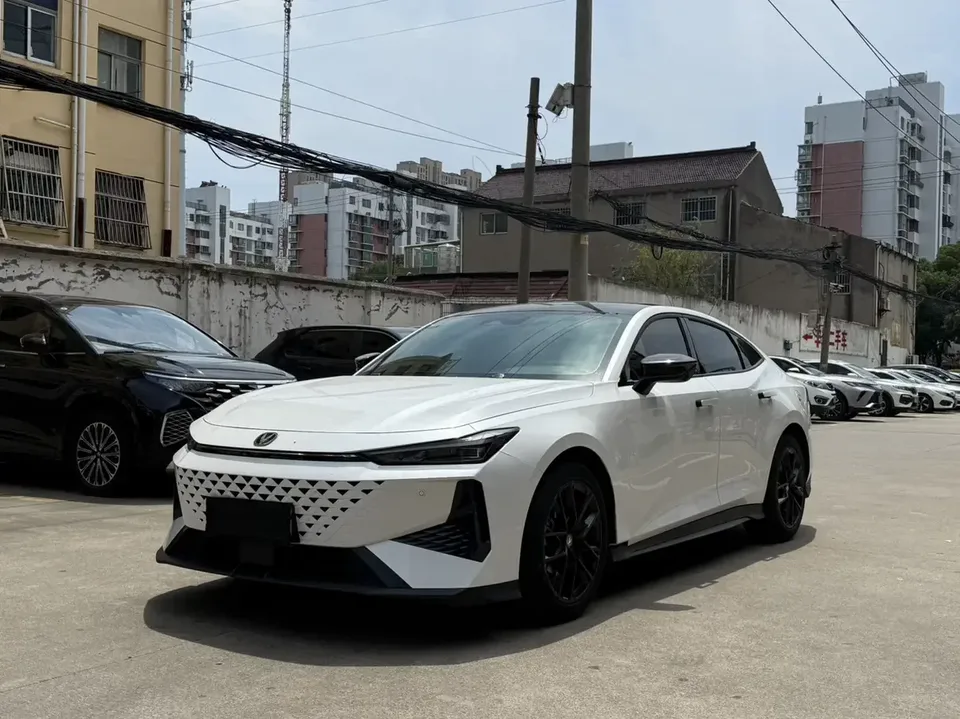 Changan UNI-V Changan UNI-V 2024 1.5T Premium 2024 — photo 1, buy with delivery to Moscow