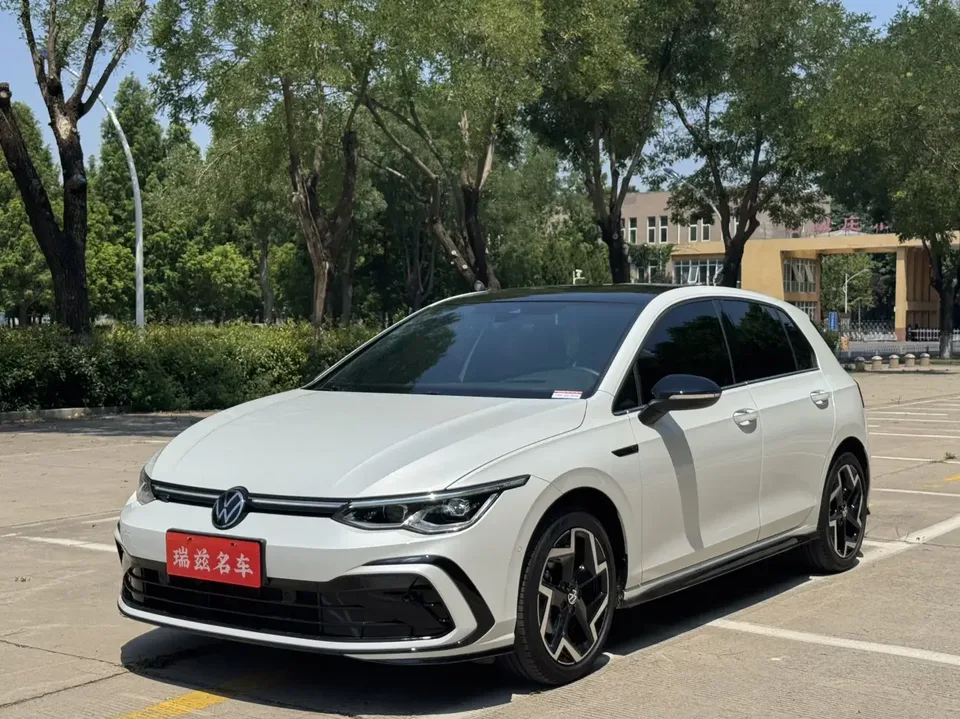 Volkswagen Golf golf 2023 280TSI DSG R-Line 2023 — photo 1, buy with delivery to Moscow