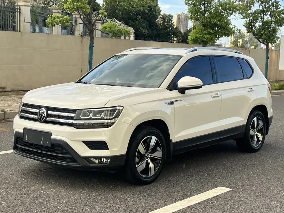Volkswagen Tharu tuyue 2022 280TSI 2WD Comfort Edition 2023 — фото 1, купить с доставкой в Москву