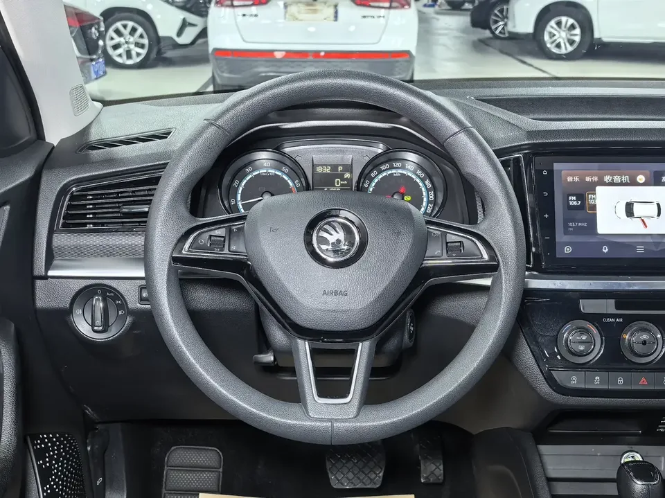 Skoda Comek Comek 2023 Modified 1.5L Automatic Comfort Edition 2023 — thumbnail 5