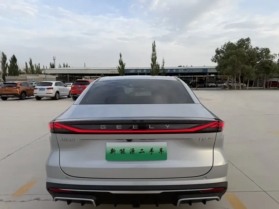 Geely Galaxy L6 Galaxy L6 2025 1.5 EM-i DHT 140KM Long-distance Version 2025 — thumbnail 2