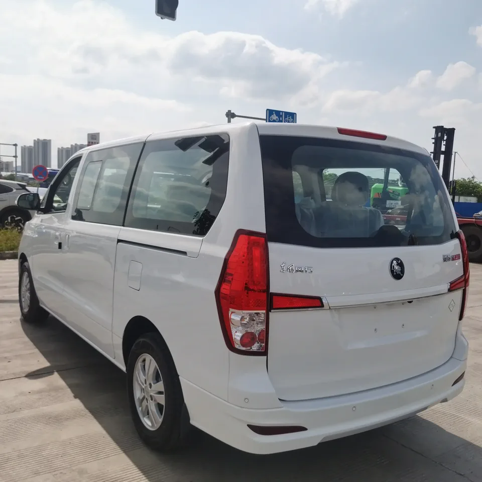 Forthing Lingzhi PLUS Lingzhi PLUS 2024 2.0L CNG Manual Luxury 7 Seaters 2025 — thumbnail 4