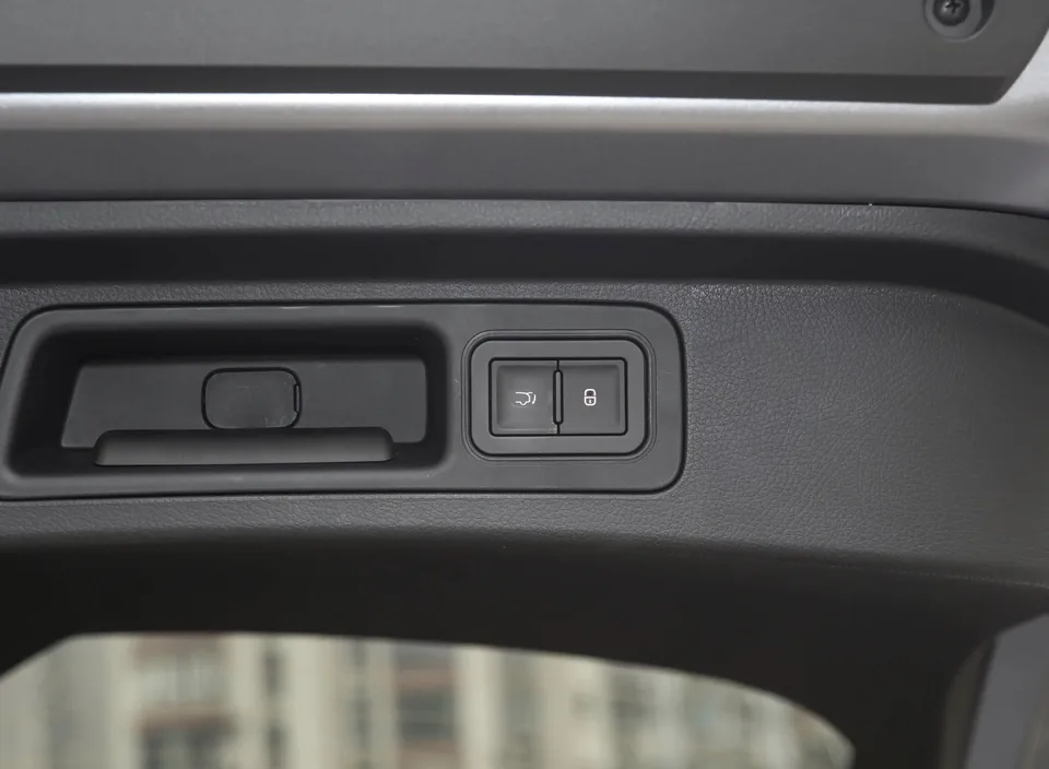 BYD Song PLUS DM Song PLUS DM 2021 DM-i 51KM 2WD Premium Edition 2022 — thumbnail 3