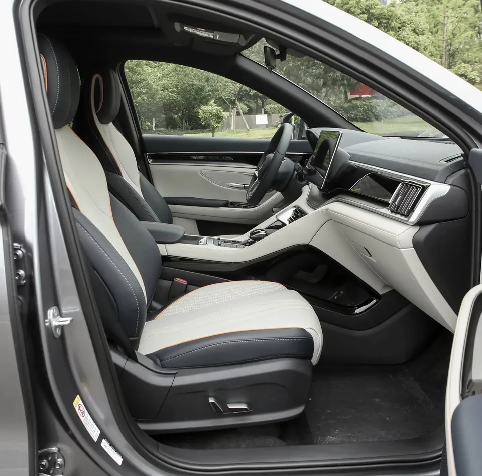 BYD Song PLUS DM Song PLUS DM 2021 DM-i 51KM 2WD Premium Edition 2022 — thumbnail 4