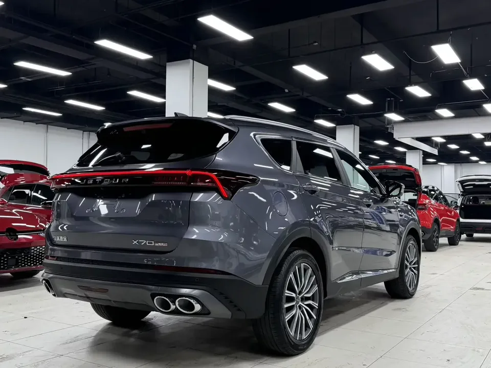 Jetour Jietu X70 PLUS Jietu X70 PLUS 2023 1.5T DCT Brave PLUS 7-seater 2023 — миниатюра 2