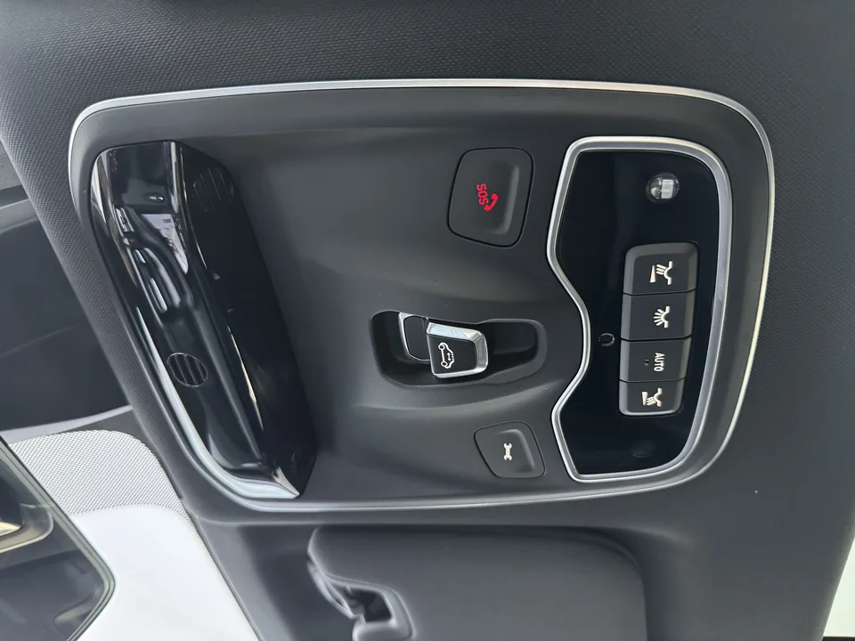 Lynk & Co 03 Lynk & Co 03 2020 1.5TD Manual Pure Lite 2022 — thumbnail 4