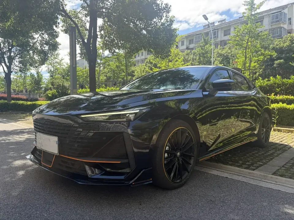 Changan UNI-V Changan UNI-V 2023 1.5T Sports Edition 2024 — photo 1, buy with delivery to Moscow