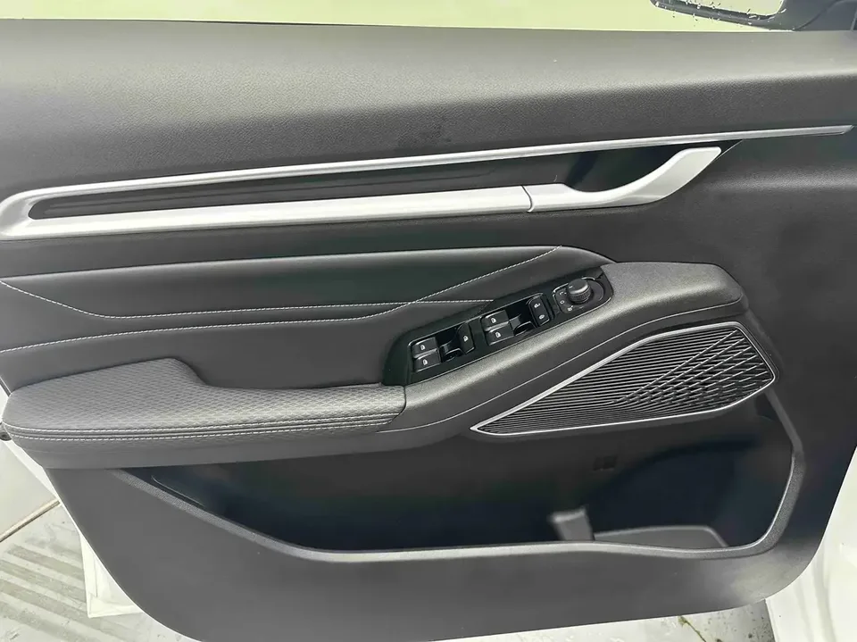 Geely Emgrand emgrand 2023 4th Generation Champion Edition 1.5L CVT Premium 2023 — thumbnail 3