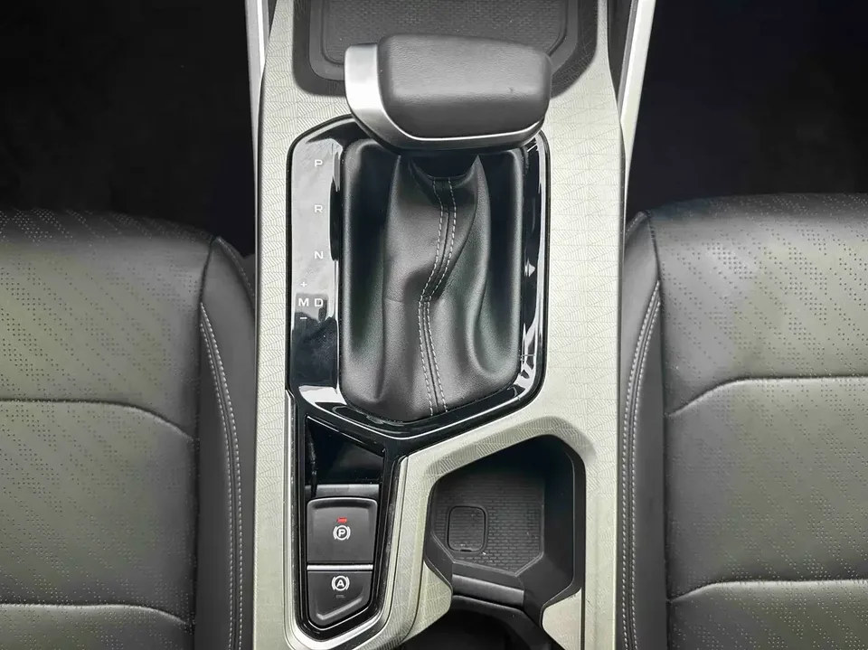 Geely Emgrand emgrand 2023 4th Generation Champion Edition 1.5L CVT Premium 2023 — thumbnail 5