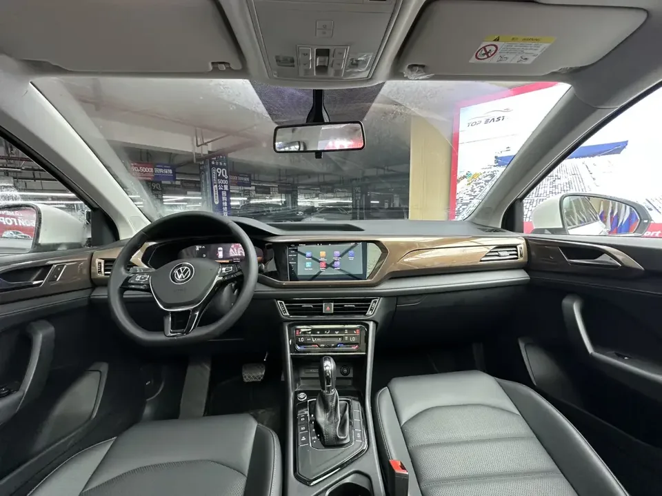 Volkswagen Tharu tuyue 2022 280TSI 2WD Deluxe Edition 2022 — thumbnail 4