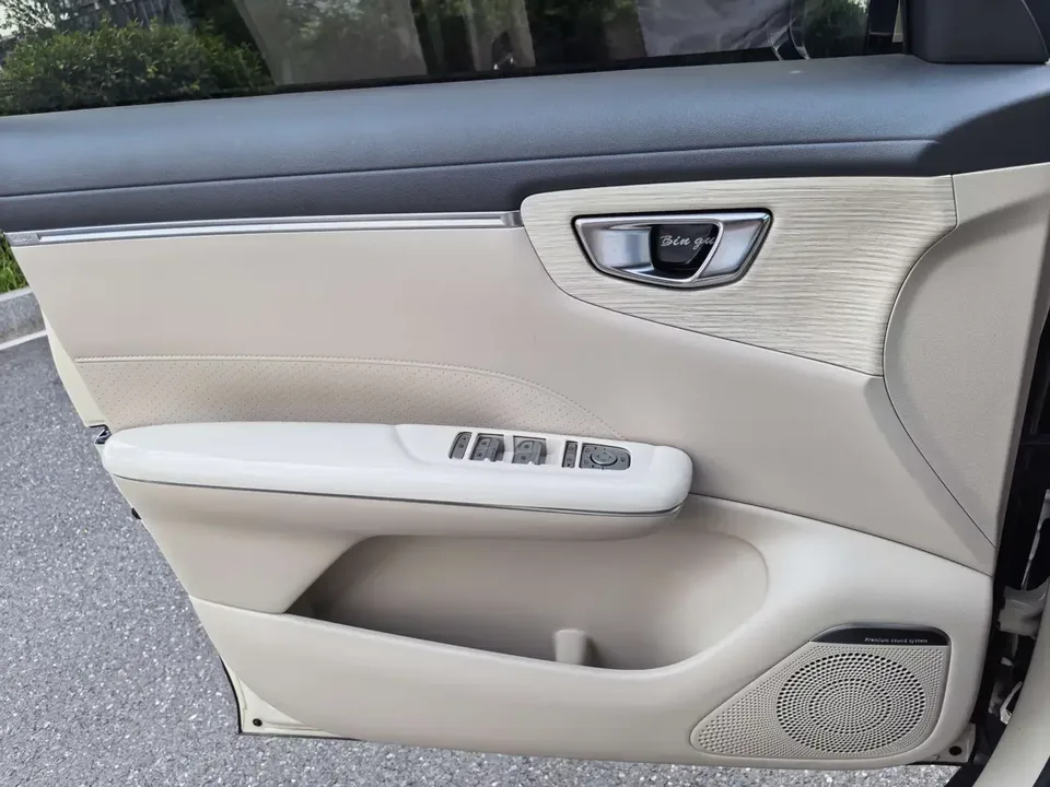 Wuling Bingo S Bingo S 2025 325km Flagship Model 2025 — thumbnail 4