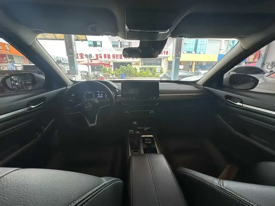 Nissan Altima Sound of nature 2022 2.0L XL-TLS Enjoy Edition 2024 — thumbnail 4