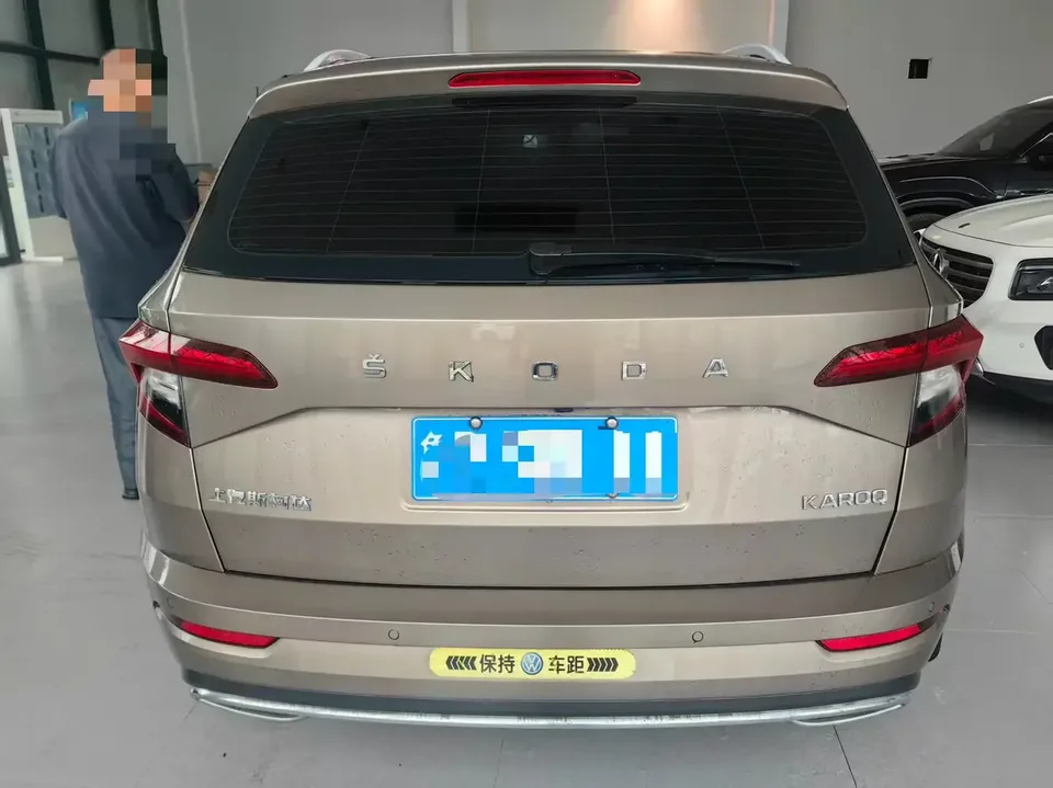 Skoda Karoq Korok 2022 TSI280 Luxury Edition 2023 — thumbnail 2