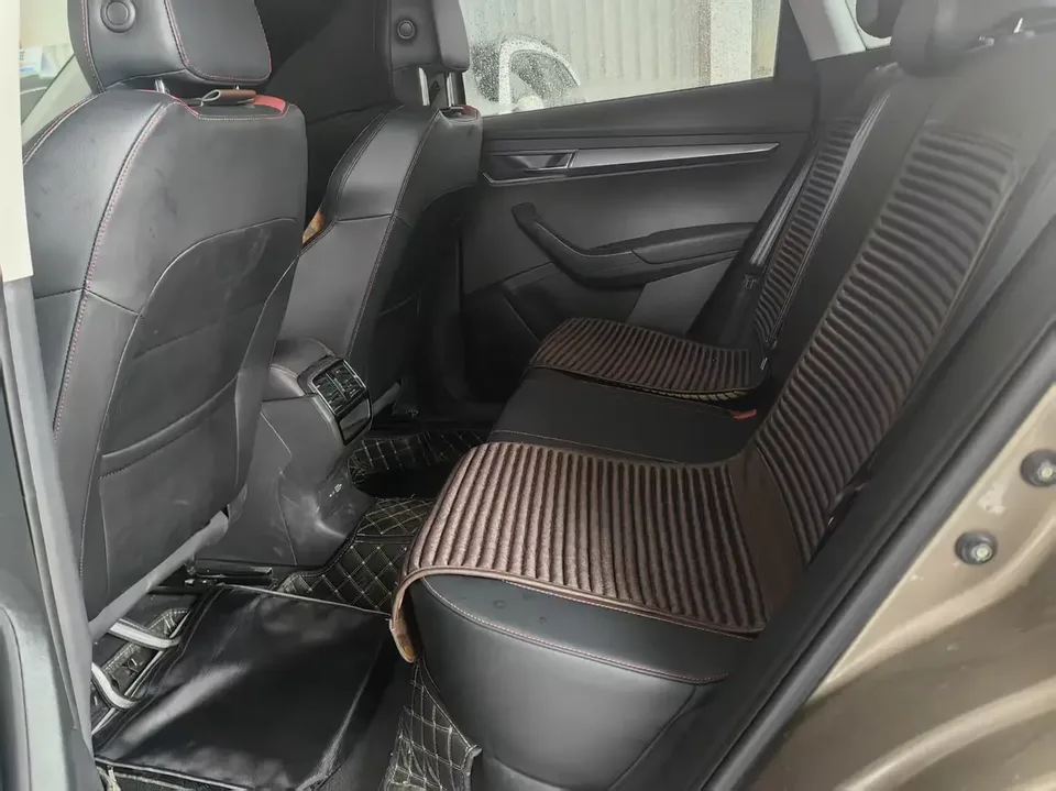Skoda Karoq Korok 2022 TSI280 Luxury Edition 2023 — thumbnail 3