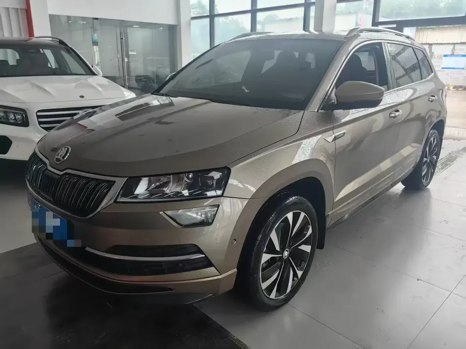 Skoda Karoq Korok 2022 TSI280 Luxury Edition 2023 — photo 1, buy with delivery to Moscow