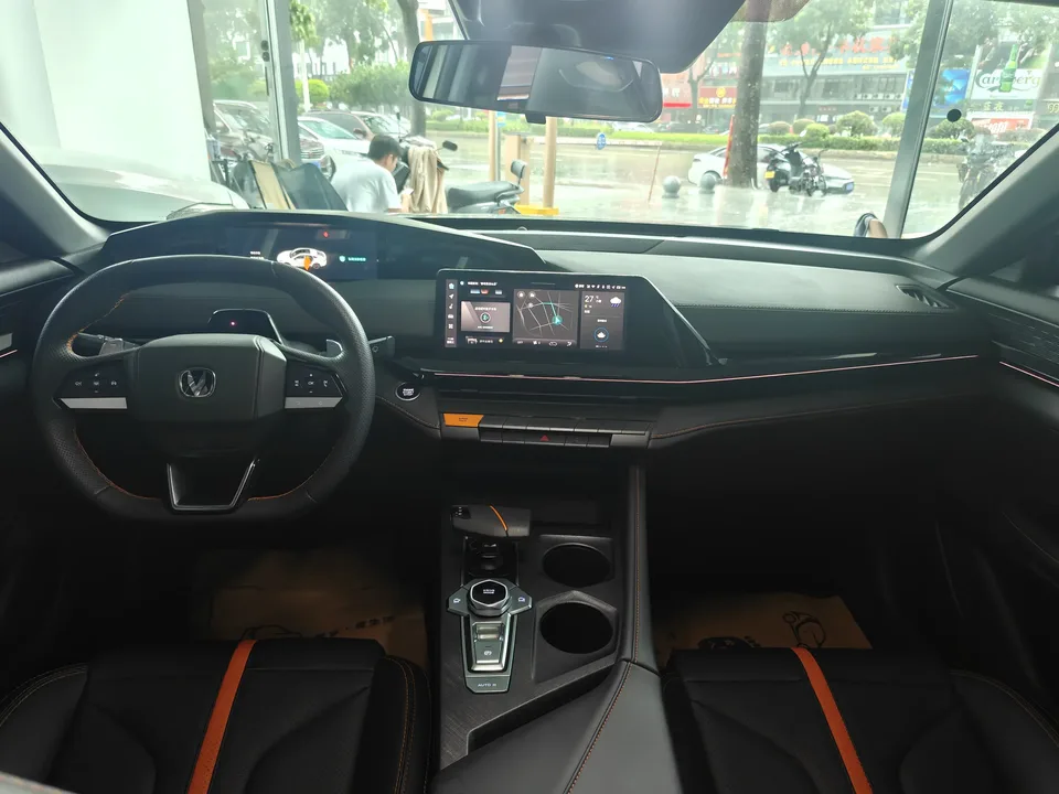 Changan UNI-V Changan UNI-V 2024 1.5T Premium 2024 — thumbnail 3