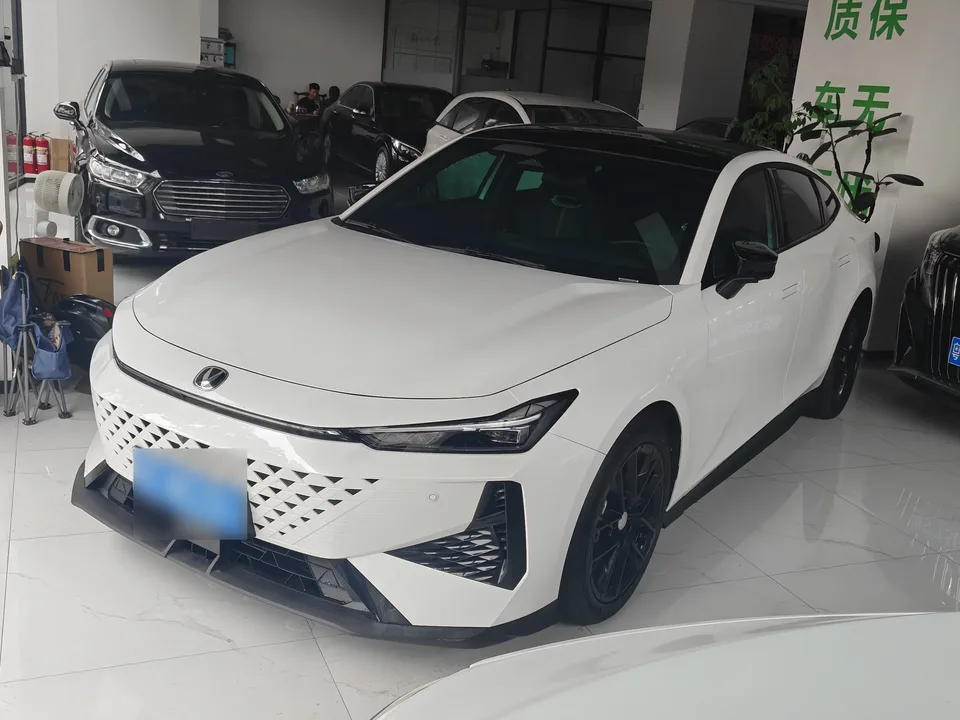 Changan UNI-V Changan UNI-V 2024 1.5T Premium 2024 — photo 1, buy with delivery to Moscow