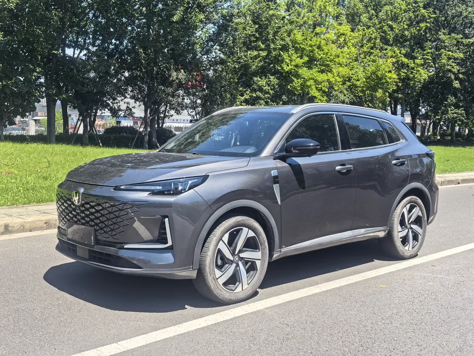 Changan CS55 Plus Changan CS55 PLUS 2024 The third generation 1.5T DCT premium model 2024 — photo 1, buy with delivery to Moscow