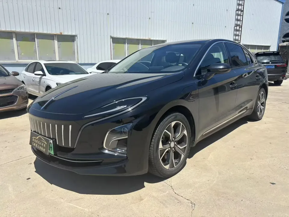 Hongqi E-QM5 Hongqi E-QM5 2022 Charging 431km LeXiang Edition 5-seater 2023 — photo 1, buy with delivery to Moscow