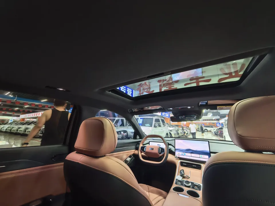 Geely Galaxy L6 Galaxy L6 2025 1.5 EM-i DHT 140KM Exploration+ Edition 2025 — thumbnail 5