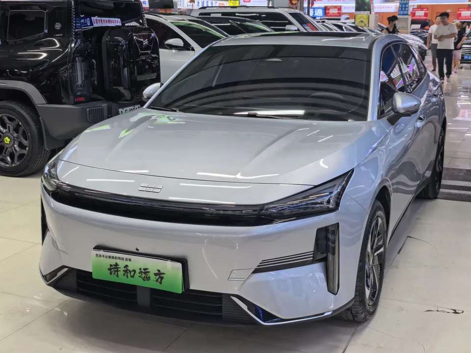 Geely Galaxy L6 Galaxy L6 2025 1.5 EM-i DHT 140KM Exploration+ Edition 2025 — photo 1, buy with delivery to Moscow