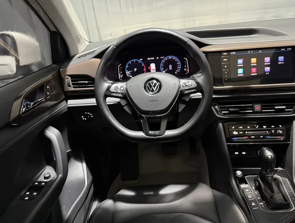 Volkswagen Tharu tuyue 2022 280TSI 2WD Deluxe Edition 2022 — thumbnail 4