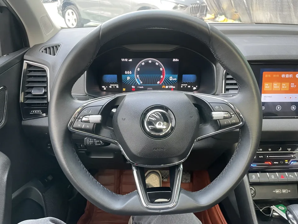 Skoda Karoq Korok 2023 TSI280 Luxury Edition 2023 — thumbnail 5