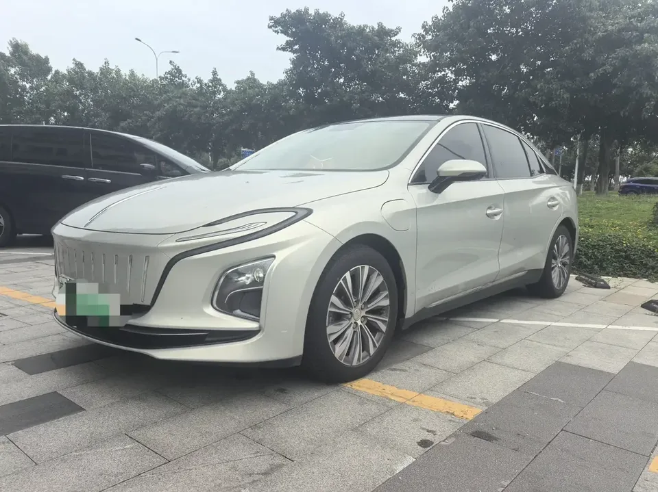 Hongqi E-QM5 Hongqi E-QM5 2022 Charging 431km LeXiang Edition 5-seater 2022 — photo 1, buy with delivery to Moscow