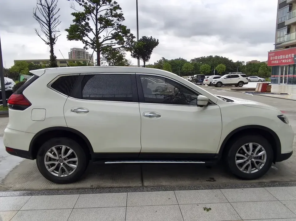 Nissan X-Trail Qijun 2022 2.0L 2WD Smart Link Premium Edition 2022 — thumbnail 2